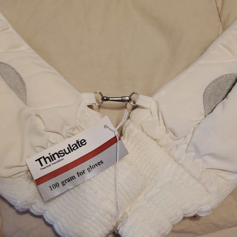 3M Thinsulate Red and White Gloves Unisex